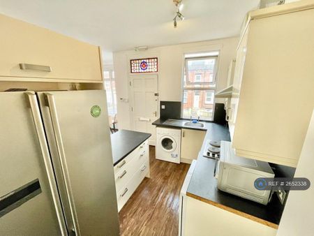 1 bedroom in a house share to rent - Photo 5