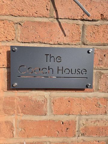 1 bedroom coach house to rent - Photo 3