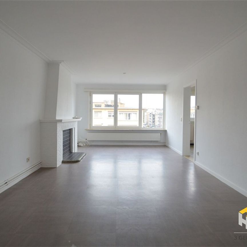 Ruim lichtrijk appartement met 2 slaapkamers en garagebox op centrale ligging - Photo 1