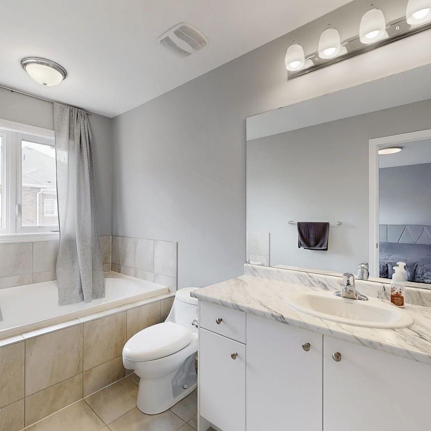 For Lease - 8 Moonseed Lane, Richmond Hill, Ontario - Photo 1