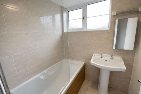 3 bedroom terraced house to rent - Photo 2