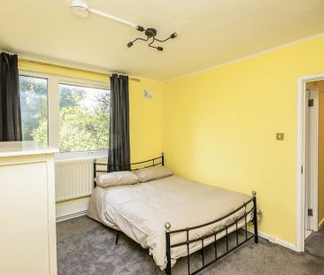 3 bedroom ground floor maisonette to rent - Photo 4