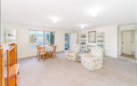 LARGE TWO BEDROOM DUPLEX - Photo 2