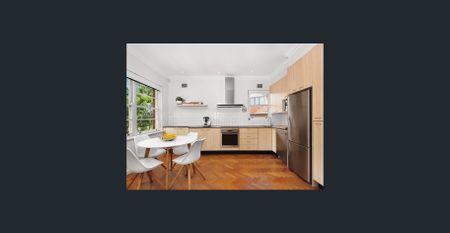 "PARK VIEW" - TOP FLOOR TWO BEDROOM APARTMENT - Photo 4