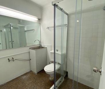 Neat & Tidy Studio Apartment - Photo 2