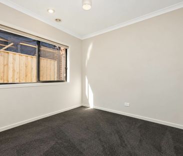 Spacious Four- Bedroom Family Home in a Convenient in Point Cook Location - Photo 4