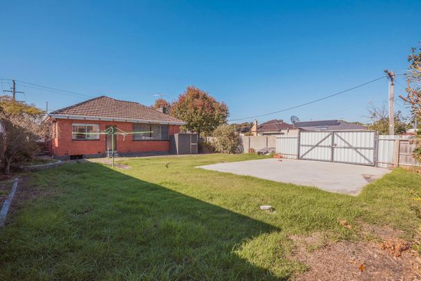 IDEAL PARKDALE SCHOOL LOCATION | LARGE YARD | WELL MAINTAINED HOME - Photo 1