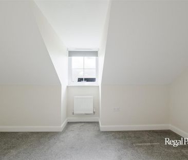 4 bedroom semi-detached house to rent - Photo 4
