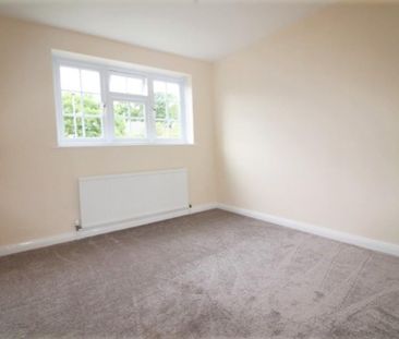 4 bedroom detached house to rent - Photo 2