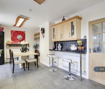 3 bedroom semi-detached house to rent - Photo 1