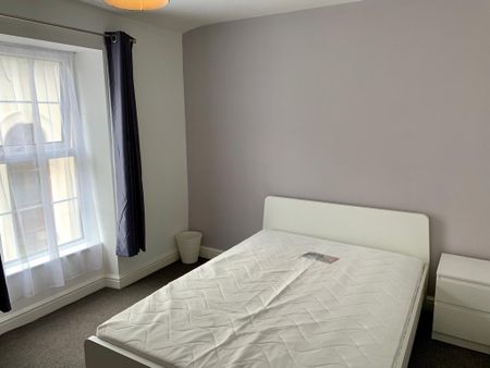 4 bedroom end of terrace house to rent - Photo 3