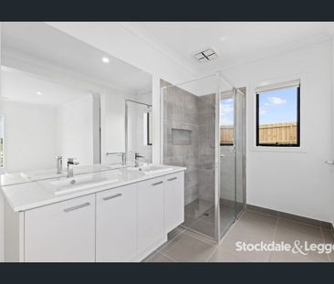 Brand New Family Home in Silverwood Estate - Available Now! - Photo 6