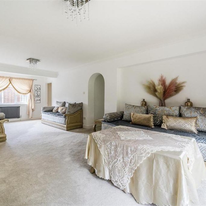 6 bedroom detached house to rent - Photo 1