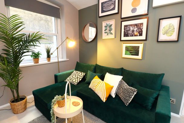 1 Bed Flat, Windsor Court, BN1 - Photo 1