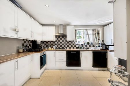 3 bedroom semi-detached house to rent - Photo 5