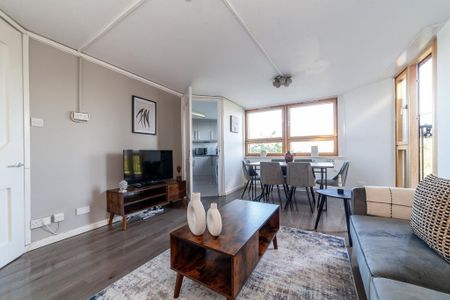 4 bedroom flat to rent - Photo 2