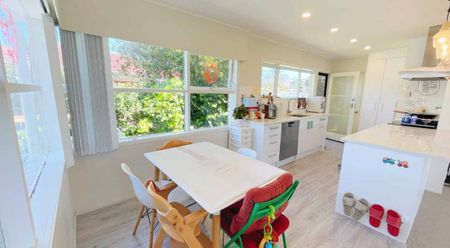 Spacious Family Home in a Convenient Location - Photo 4