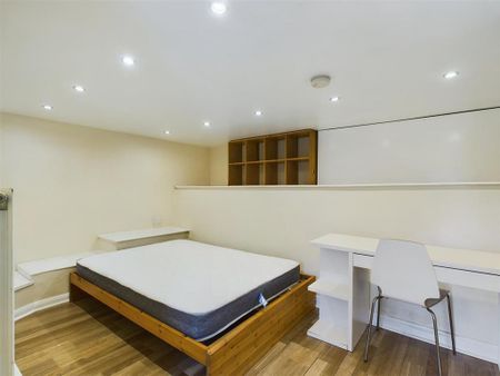 4 bedroom apartment to rent - Photo 3