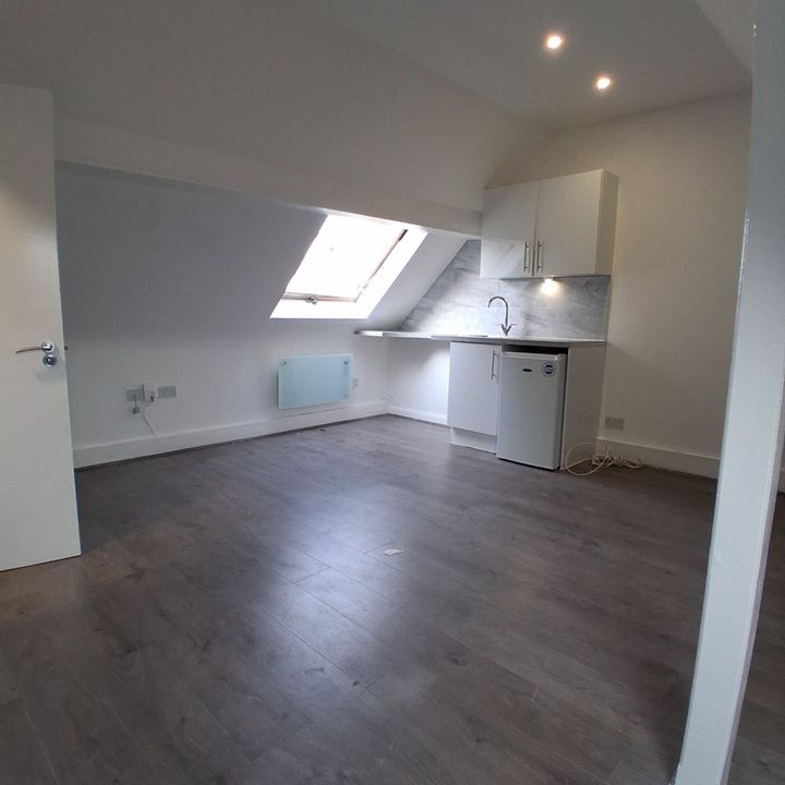 Studio Flat, Verdant Lane, SE6 - Photo 1