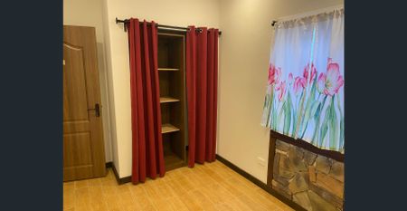 Spacious and versatile 3 bedroom,aircond 2 bathrms First Floor Appartment in the centre of Birkdale - Photo 2