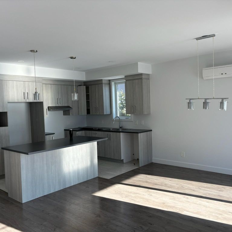 5 1/2 à Louer Cowansville Rez-de-chaussé - Photo 2