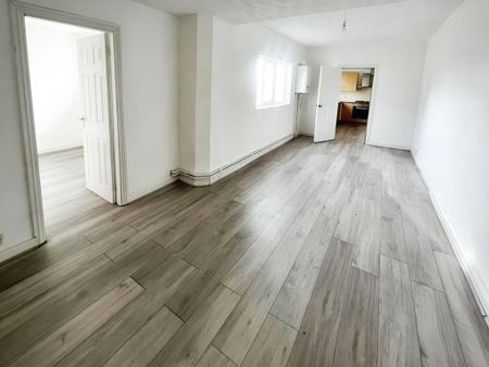 4 bedroom apartment to rent - Photo 2