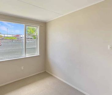 TERRACE END - 2 BEDROOM - Photo 4