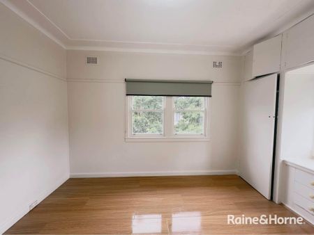 Renovated Wahroonga - Spacious 3 Bedroom Family Home to Let - Photo 2
