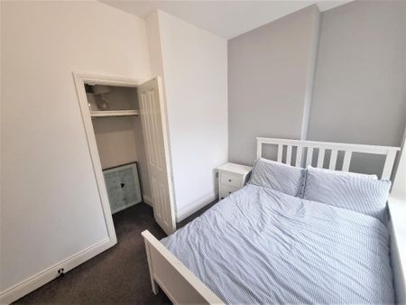 2 bedroom flat to rent - Photo 5