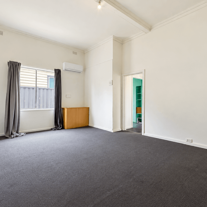 Comfortable Family Living in a Convenient Preston Location - Photo 1