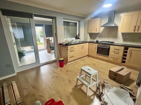 5 bedroom semi-detached house to rent - Photo 5