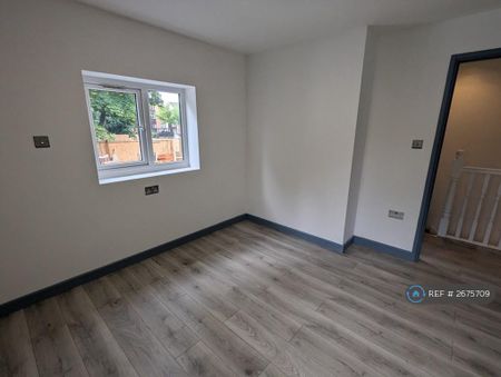 3 bedroom end of terrace house to rent - Photo 3