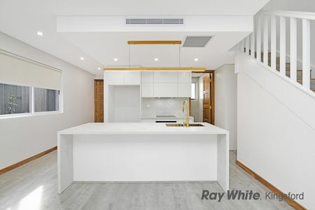 Near New Luxury 3 Bedroom Duplex - Photo 4