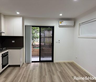 Modern 2-Bedroom Flat in Prime Location! - Photo 5