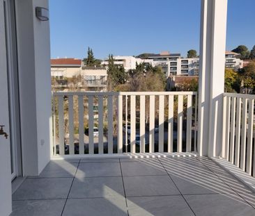 Appartement 3 pièces 59m2 MARSEILLE 14EME 925 euros - Photo 5