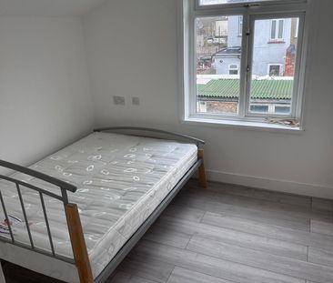 3 Bed Terraced House, Desford Road, E16 - Photo 5