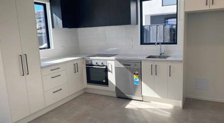 Pet Friendly 2 Bedroom Townhouse - Photo 3