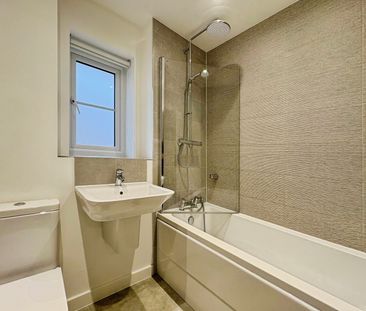 3 bedroom semi-detached to rent Sparrowhawk Crescent, Hardingstone,... - Photo 4