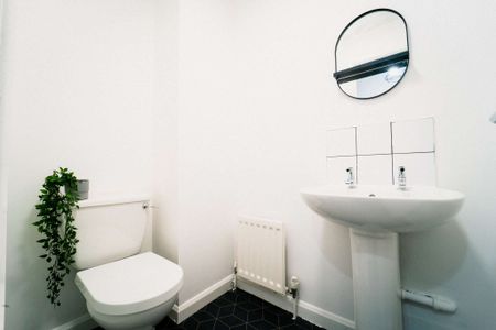 Flat 1, 148 Devonshire Street Room 2 - Photo 3