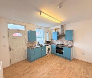 3 bedroom terraced house to rent - Photo 4