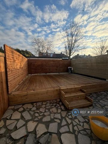 1 bedroom in a house share to rent - Photo 4