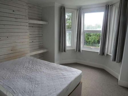 Bedroom Semi Detached House In Charminster, BH8 - Photo 3