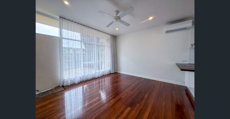 Light-Filled 2-Bedroom Unit – Short Walk to Beach, Shops & Schools - Photo 5