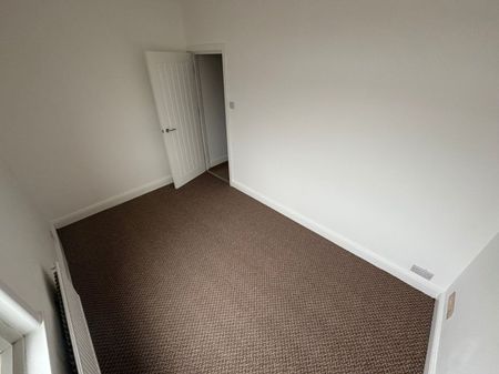 3 bed Terraced - To Let - Photo 2