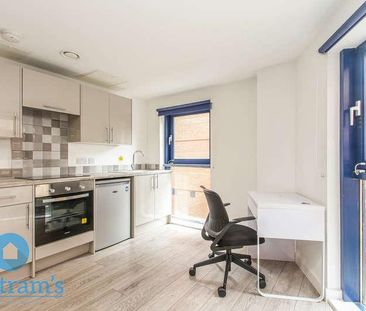 Large Professional Studio Bills Inclusive - City Centre, NG1 - Photo 4