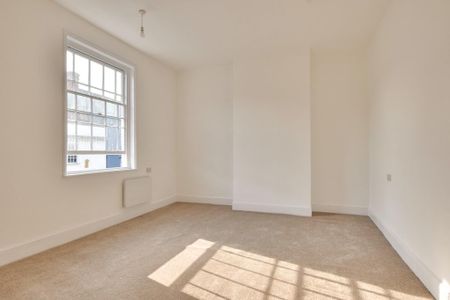 3 bedroom apartment to rent - Photo 4