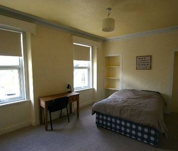 Spacious, just refurbished student house, new carpets, new furniture, - Photo 3