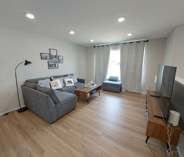 Beautiful 2 Bedroom Condo!! Available July 1st! - Photo 2