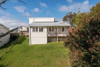 3 Bedrooms in Beach Haven - Photo 3