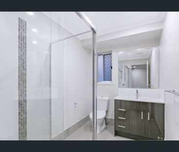 Modern Family Living with Style and Comfort - Photo 1